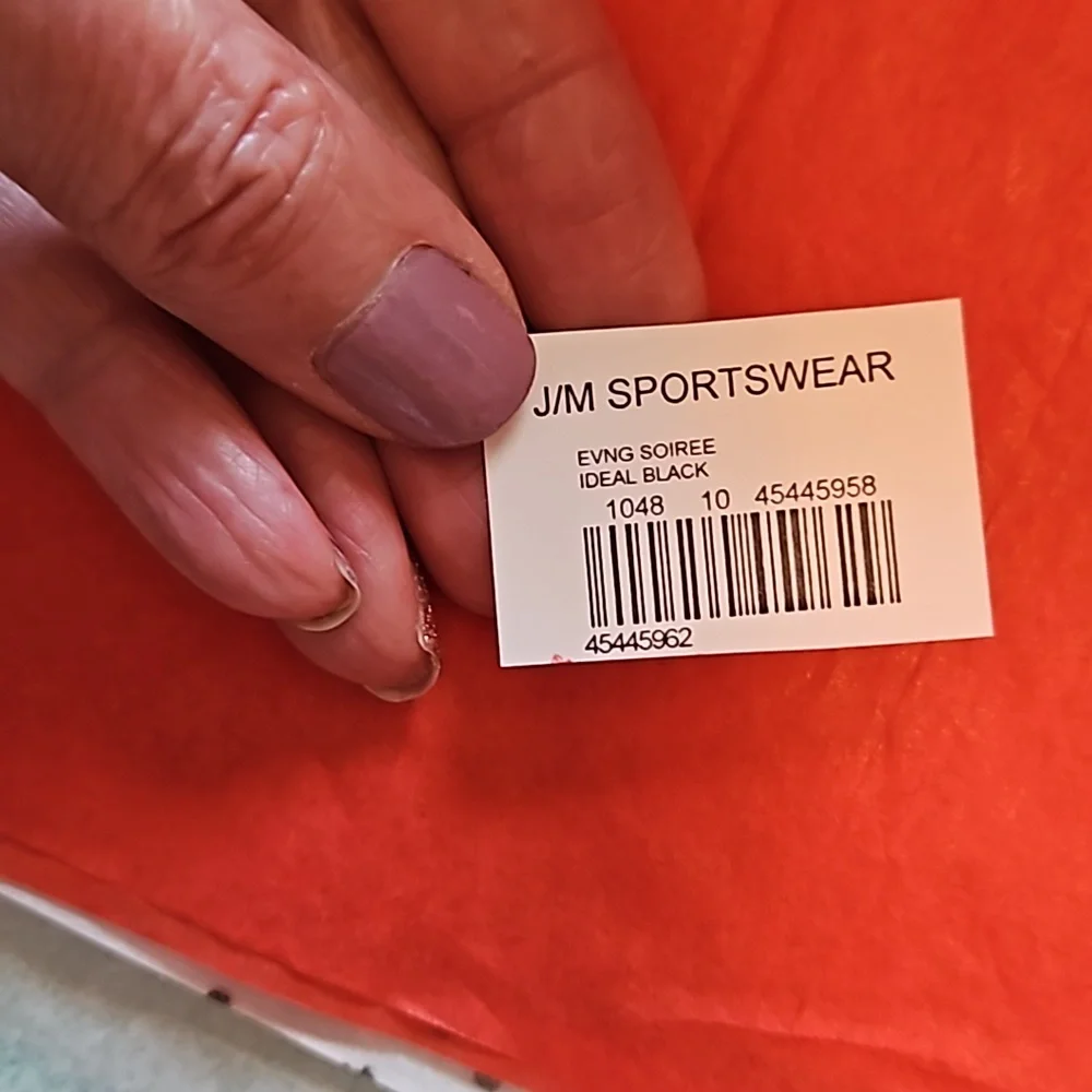 Short front, long back Shirt. - Picture 13 of 14